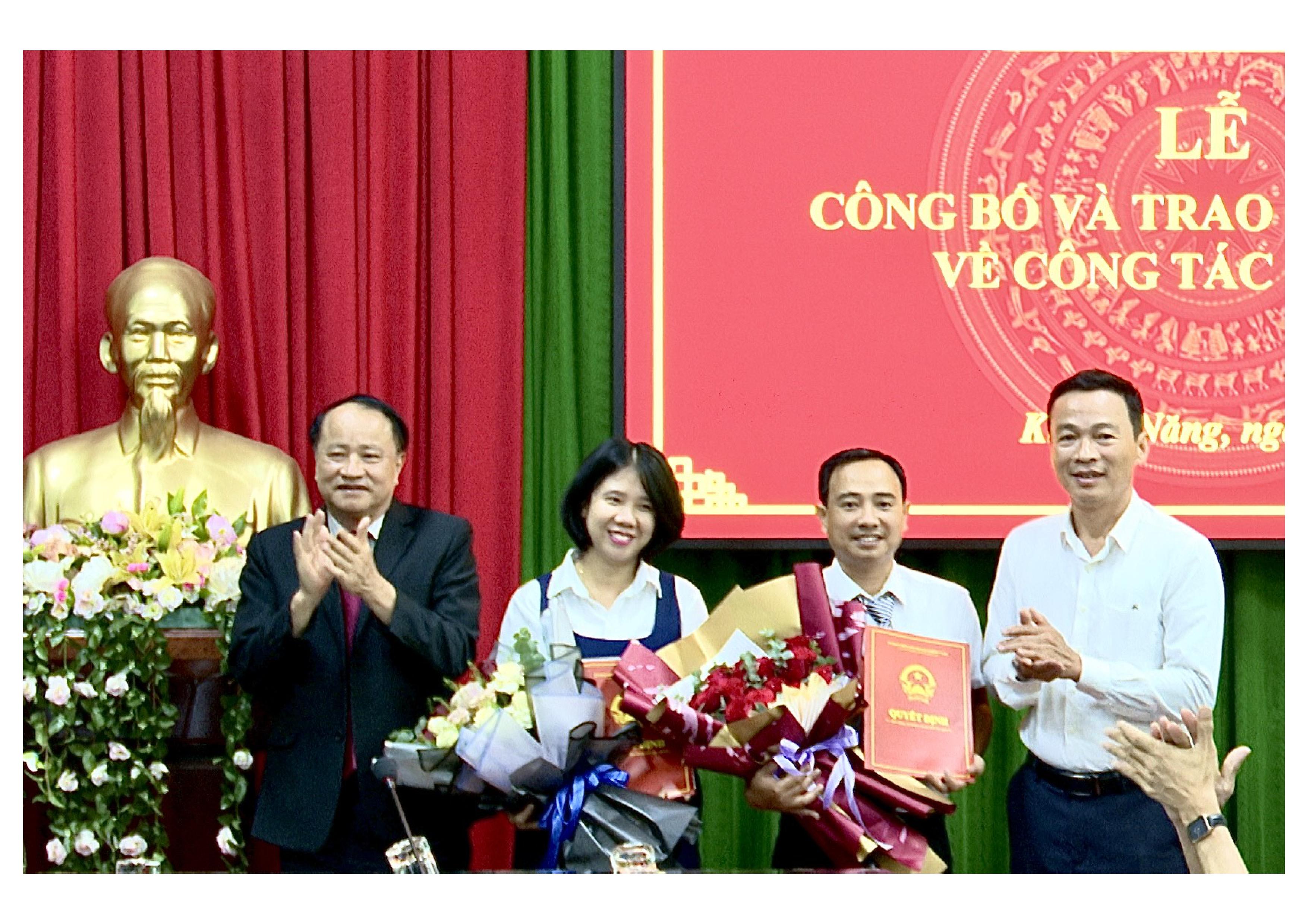 UBND huyện Krông Năng công bố quyết định về công tác cán bộ